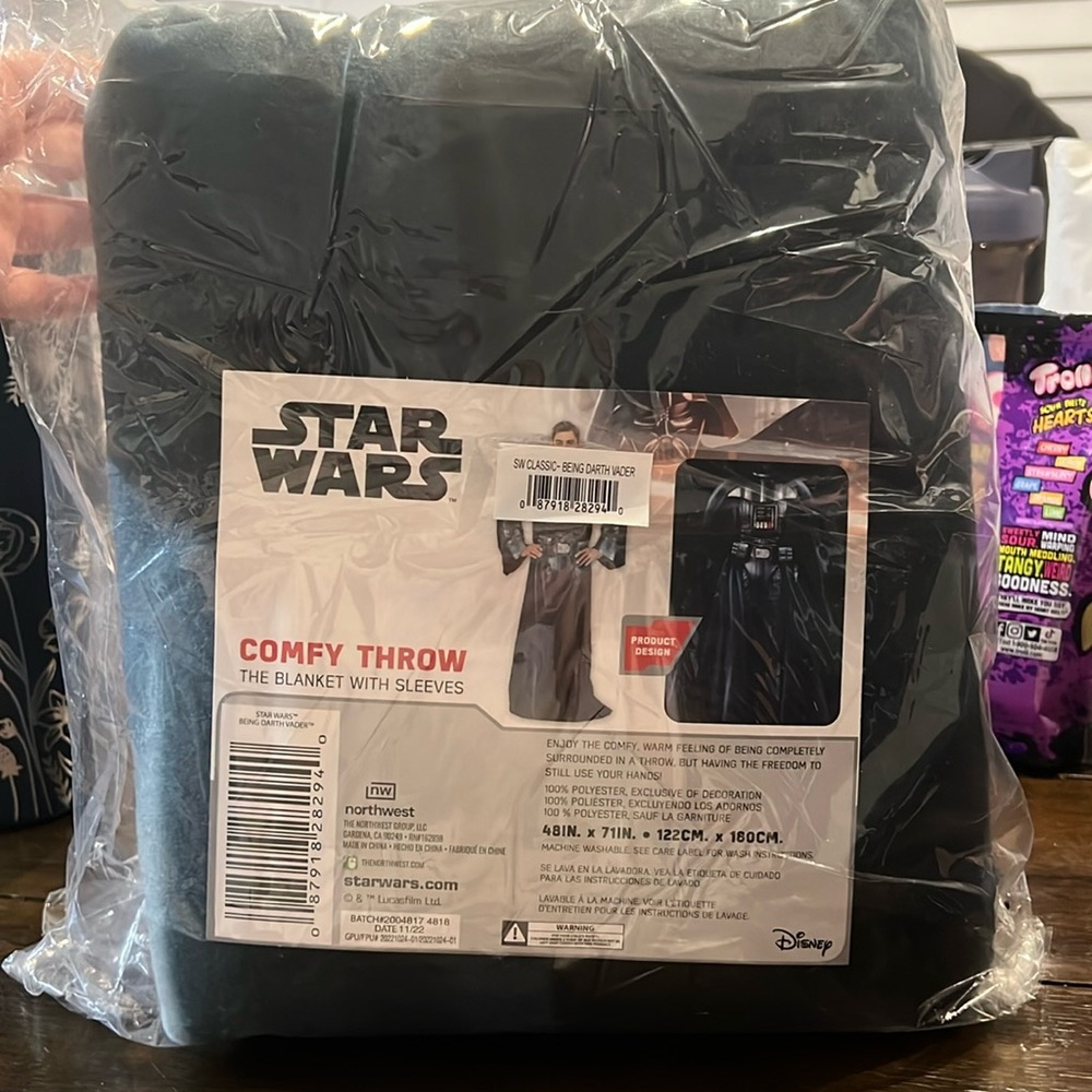 Star Wars Comfy Throw with sleeves
